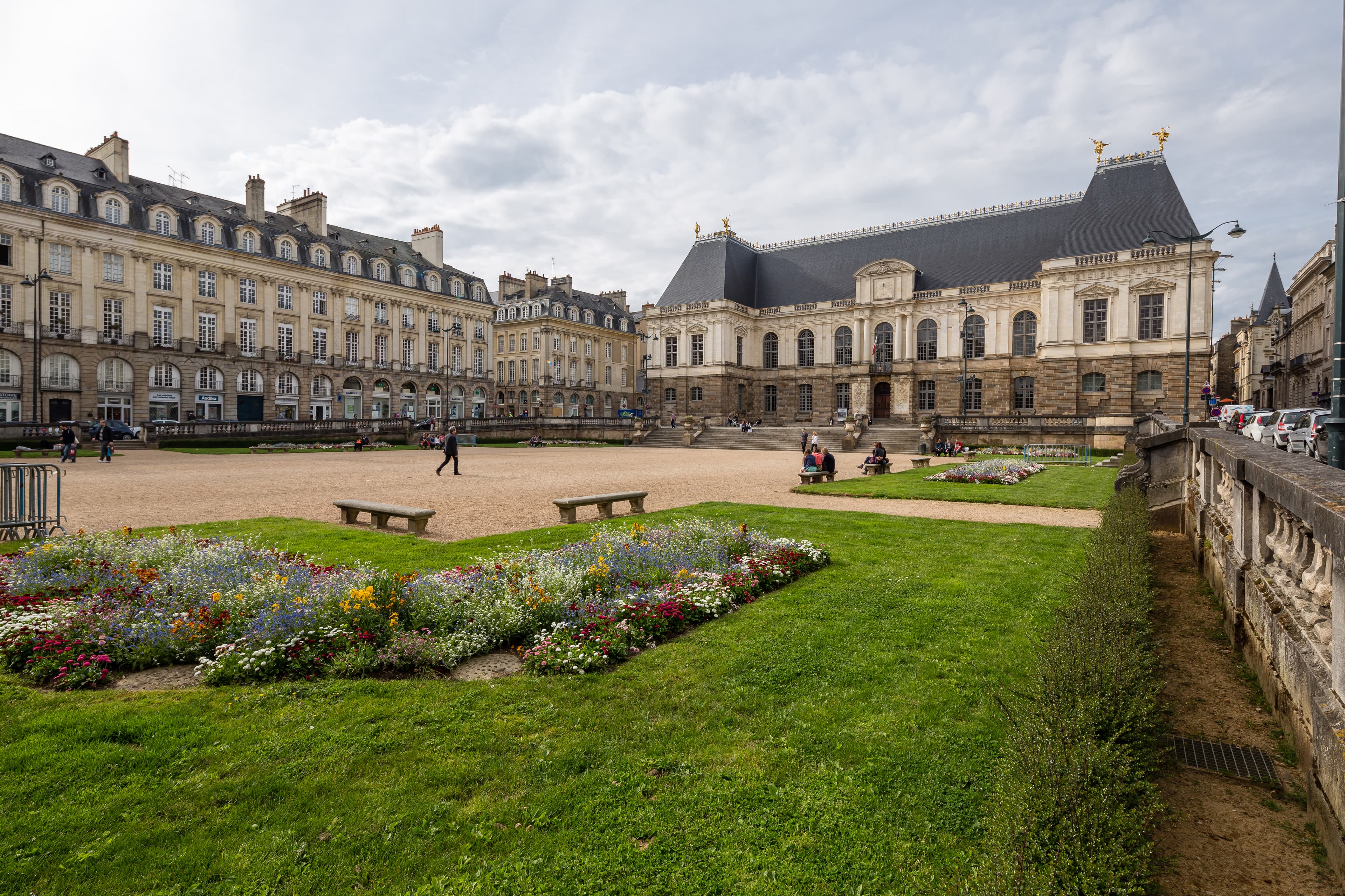 Place du Parlement de Bretagne à Rennes, illustrant les documents d'urbanisme PLU en France